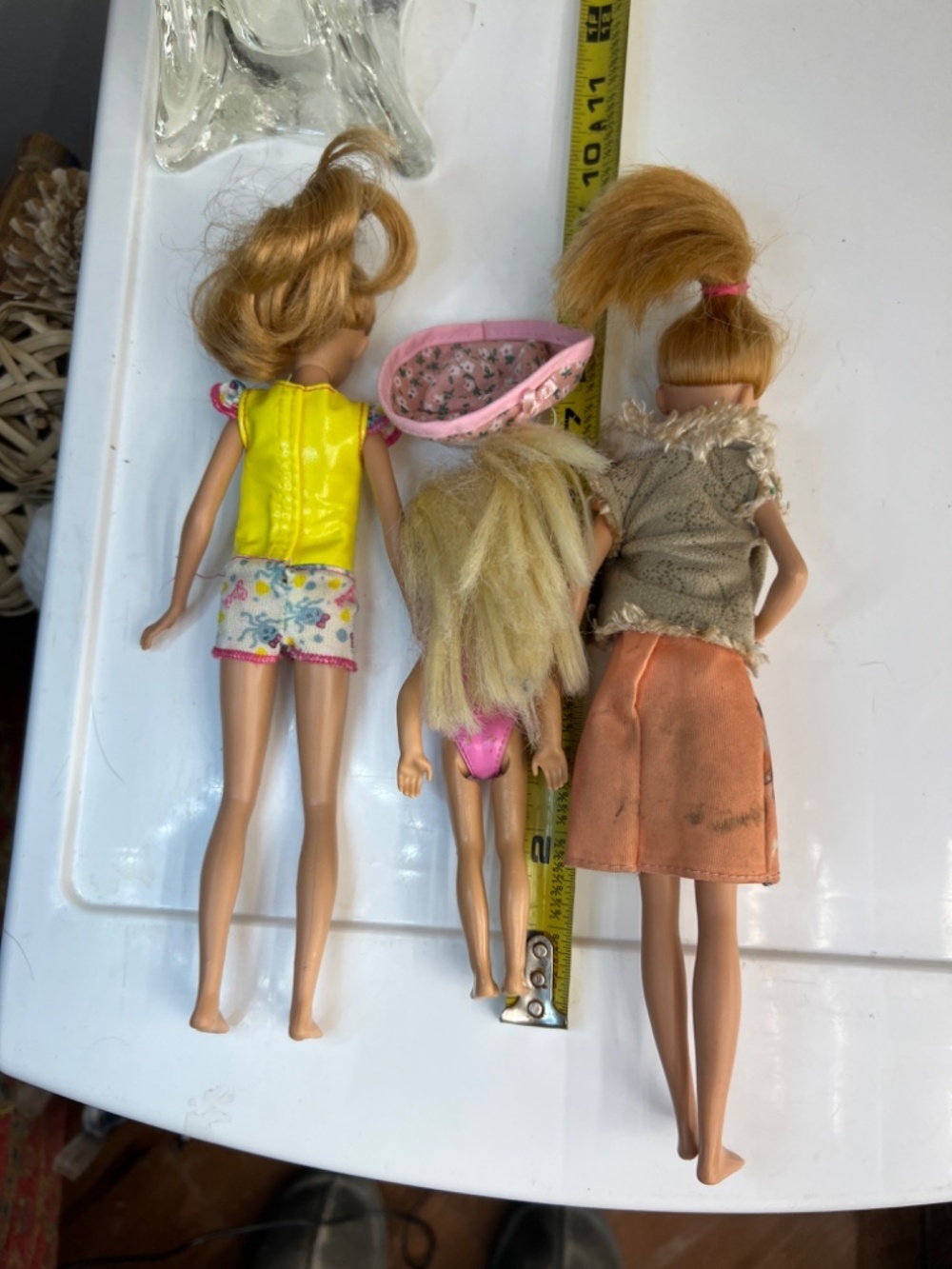 Lot of 3 kids/teneenager barbies in clothes with a hat and no shoes - Picture 2 of 2